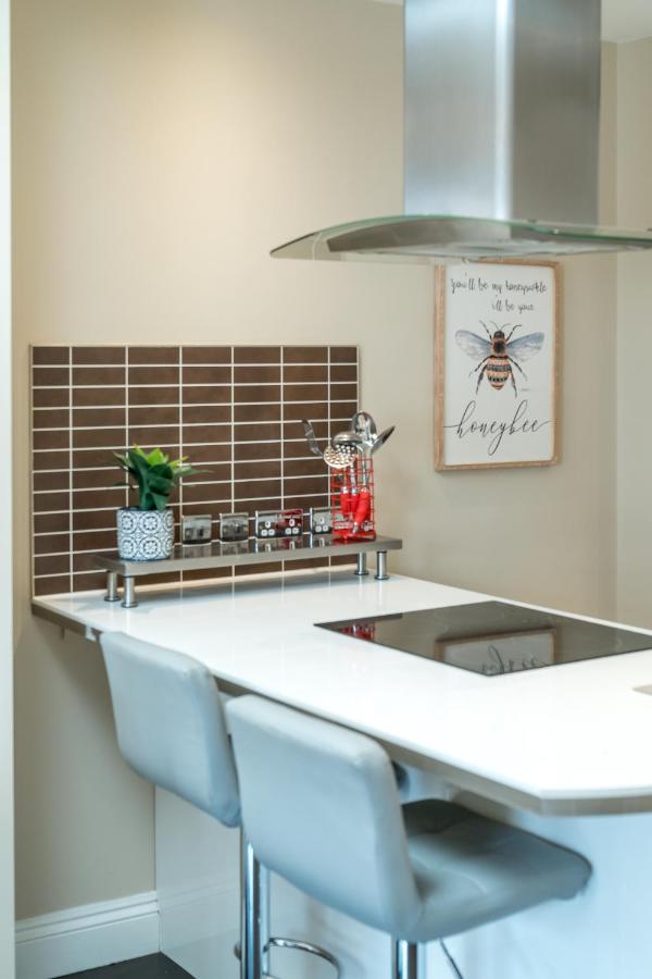 Spacious 2 Bedroom Apartment - Sleeps 6 Hove Buitenkant foto